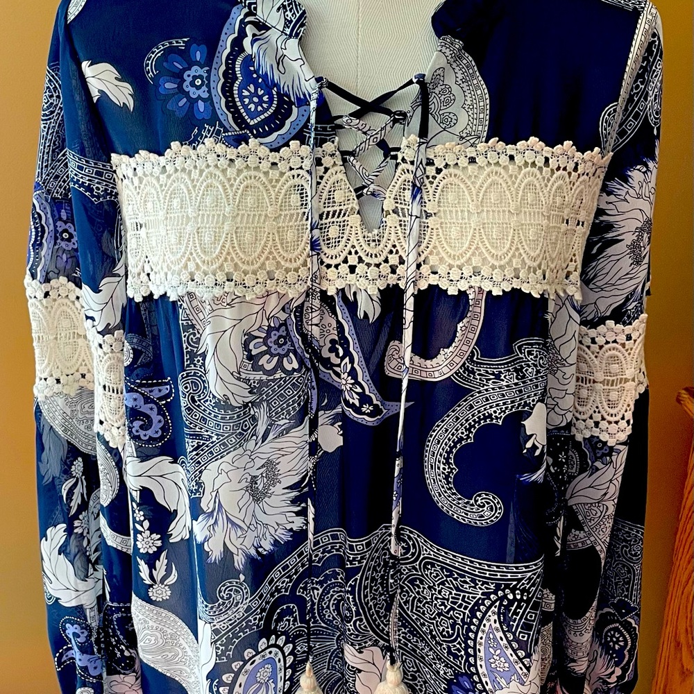 Misses Top. Melissa Paige size small Navy and off white with off white lace.